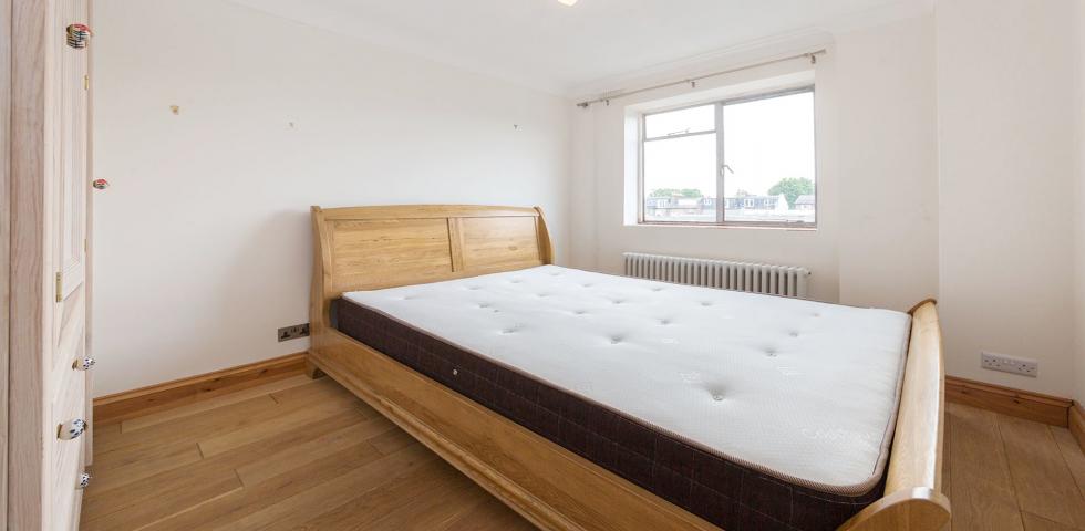			4 Bedroom, 1 bath, 1 reception Apartment			 Fairfax Rd, SOUTH HAMPSTEAD / SWISS COTTAGE